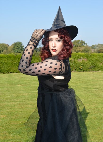 Pinup vintage 50s retro Halloween costume witch