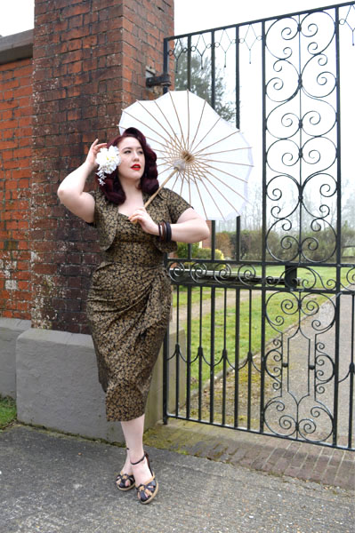 Vivien of Holloway Black Golden Leaves Sarong Set