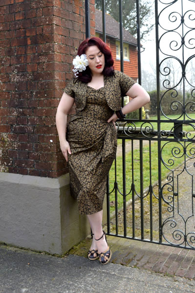 Vivien of Holloway Black Golden Leaves Sarong Set