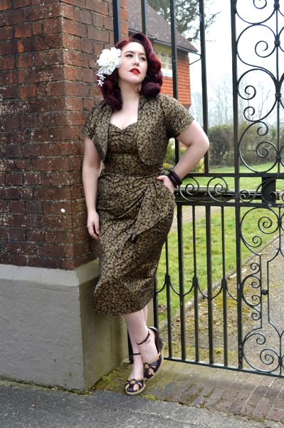 Vivien of Holloway Black Golden Leaves Sarong Set