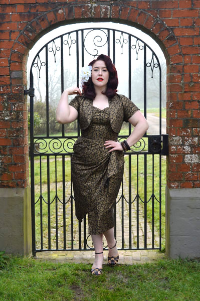 Vivien of Holloway Black Golden Leaves Sarong Set