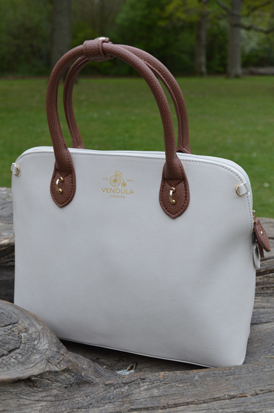 Vendula London Maisy off white tan bag Beside the Seaside charm set