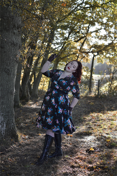 Hell Bunny Blue Bell 50s dress plus size pinup Miss Amy May fit review