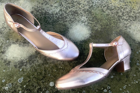 Collectif Clothing navy velvet Clara swing dress christmas party Hotter shoes Rose Gold Viviene heels Miss Amy May plus size pinup fit size review