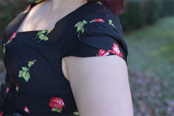 Hell Bunny Antonia Mid dress rose print SS19 discount code hellbunny.com AMYMAY20!% Miss Amy May pinup fit plus size review