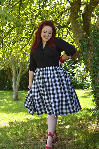 Plus size pinup Miss Amy May writers a fit and size review of the Black and white gingham Victorine 50s skirt by Hell Bunny. Discount code Amymay20!% for 20% off orders