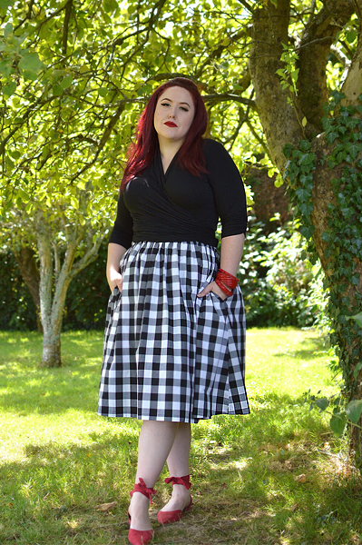 Plus size pinup Miss Amy May writers a fit and size review of the Black and white gingham Victorine 50s skirt by Hell Bunny. Discount code Amymay20!% for 20% off orders