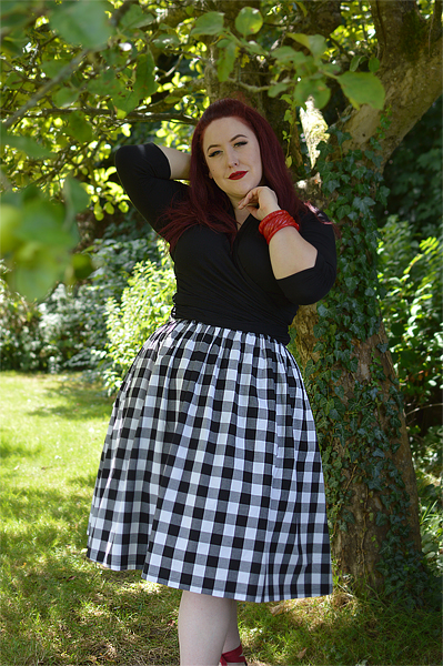 Plus size pinup Miss Amy May writers a fit and size review of the Black and white gingham Victorine 50s skirt by Hell Bunny. Discount code Amymay20!% for 20% off orders