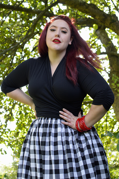 Plus size pinup Miss Amy May writers a fit and size review of the Black and white gingham Victorine 50s skirt by Hell Bunny. Discount code Amymay20!% for 20% off orders