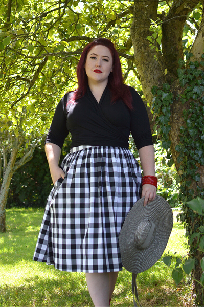 Plus size pinup Miss Amy May writers a fit and size review of the Black and white gingham Victorine 50s skirt by Hell Bunny. Discount code Amymay20!% for 20% off orders