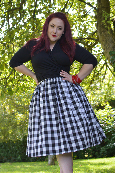Plus size pinup Miss Amy May writers a fit and size review of the Black and white gingham Victorine 50s skirt by Hell Bunny. Discount code Amymay20!% for 20% off orders