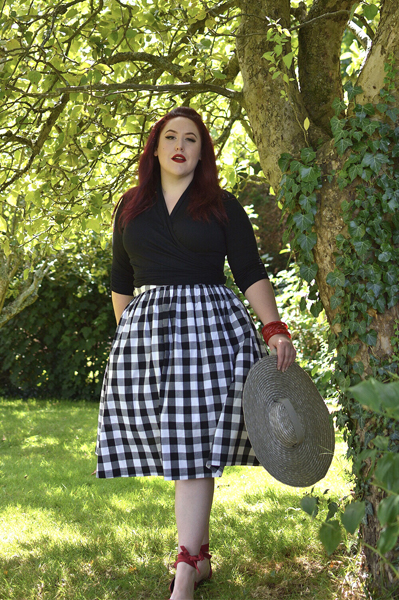 Plus size pinup Miss Amy May writers a fit and size review of the Black and white gingham Victorine 50s skirt by Hell Bunny. Discount code Amymay20!% for 20% off orders