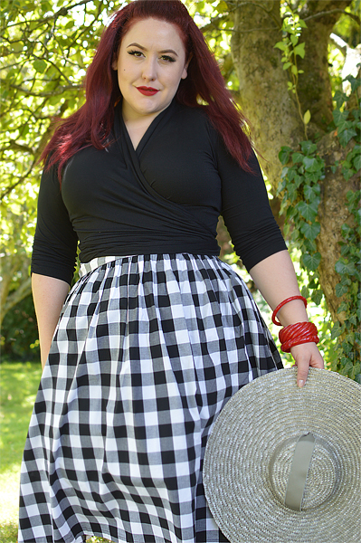 Plus size pinup Miss Amy May writers a fit and size review of the Black and white gingham Victorine 50s skirt by Hell Bunny. Discount code Amymay20!% for 20% off orders