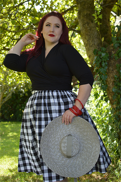 Plus size pinup Miss Amy May writers a fit and size review of the Black and white gingham Victorine 50s skirt by Hell Bunny. Discount code Amymay20!% for 20% off orders