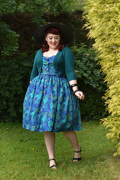 Fit and size review of the Navy Cool Palm Jemima dress gifted by Collectif by plus size pinup Miss Amy May