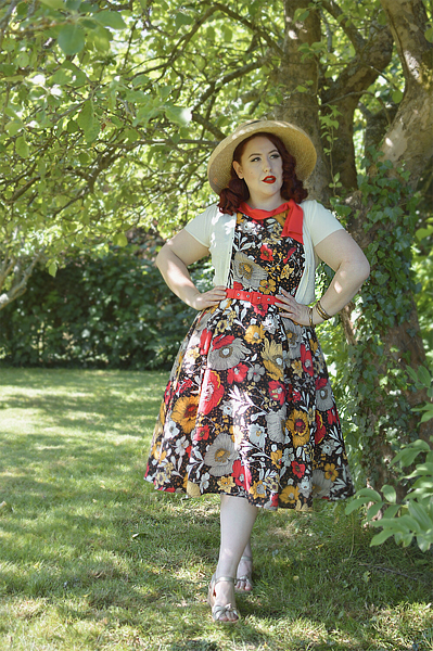 Fit and size review by plus size pinup Miss Amy May of the Eliana-Coral dress gifted by Miss Candyfloss