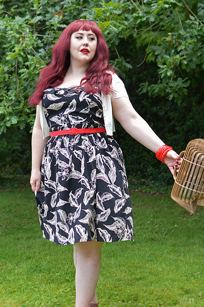 Fit and size review of the Chiara dress gifted by Hell Bunny by plus size pinup Miss Amy May. discount code amymay20!% for 20% off hellbunny.com