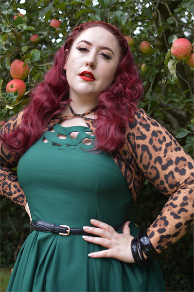 Fit and size review by plus size pinup Miss Amy May of the Elaine 50s emerald dress by Dolly & Dotty