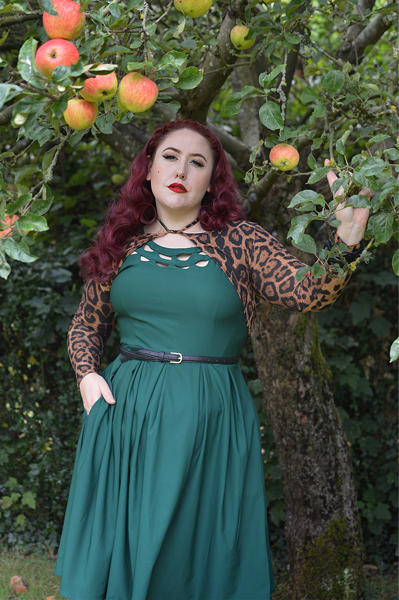Fit and size review by plus size pinup Miss Amy May of the Elaine 50s emerald dress by Dolly & Dotty