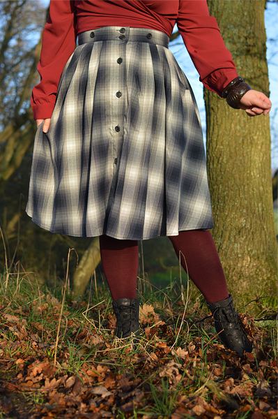 Fit and size review by plus size pinup Miss Amy May of the Eddystone Pinafore skirt gifted by Hell Bunny