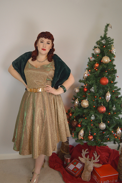 Fit and size review by plus size pinup Miss Amy may of the 1950s Iridescent Rose Gold Sparkle Martina Swing Dress gifted by Unique Vintage