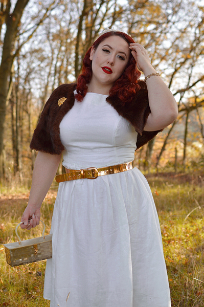 fit size review by plus size pinup Miss Amy May of the White Melania dress gifted by Marie Zélie