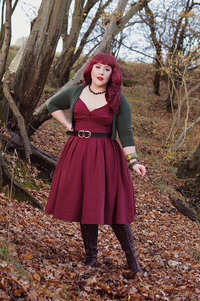 Fit and size review by plus size pinup Miss Amy May of the Midge dress by Unique Vintage