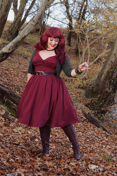 Fit and size review by plus size pinup Miss Amy May of the Midge dress by Unique Vintage