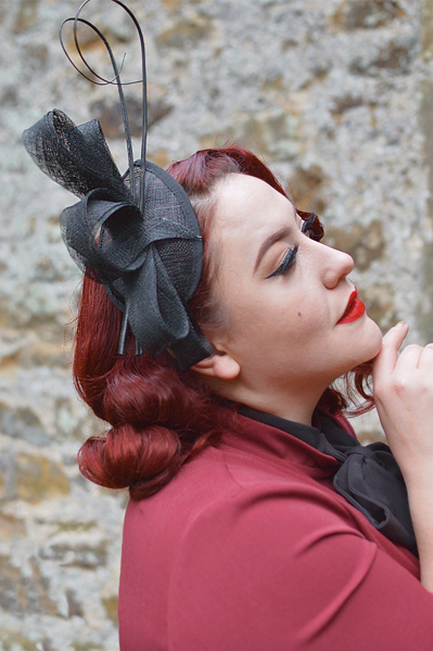Miss Amy May modelling a wedding fascinator hat from Fascinatorsdirect.co.uk in a product review