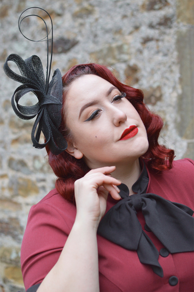 Miss Amy May modelling a wedding fascinator hat from Fascinatorsdirect.co.uk in a product review