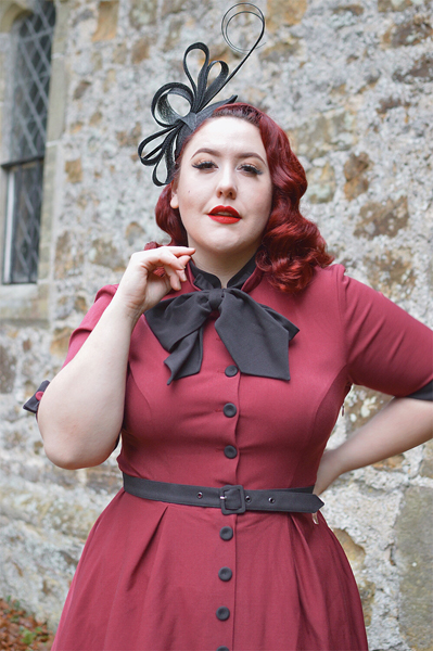 Miss Amy May modelling a wedding fascinator hat from Fascinatorsdirect.co.uk in a product review