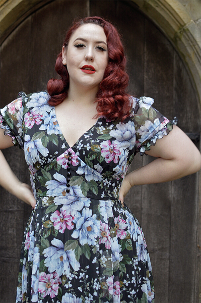 Fit and size review of the Magnolia dress by Hell Bunny, modelled by plus size pinup Miss Amy May
