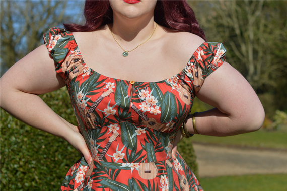 Plus size pinup Miss Amy May models the Ukulele 50s dress gifted by Hell Bunny for a fit and size review
