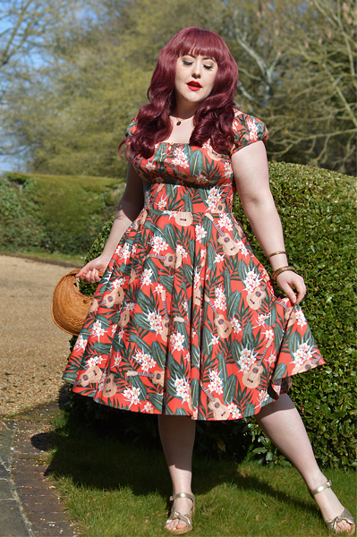 Plus size pinup Miss Amy May models the Ukulele 50s dress gifted by Hell Bunny for a fit and size review