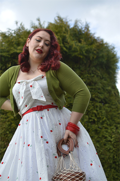 Plus size pinup Miss Amy May models the Golightly Red Roses and White Eyelet dress by Unique Vintage for a fit and size review