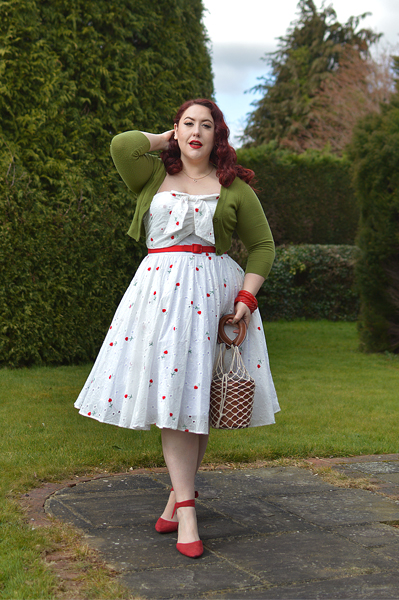 Plus size pinup Miss Amy May models the Golightly Red Roses and White Eyelet dress by Unique Vintage for a fit and size review