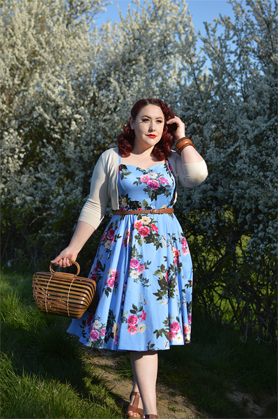 Plus size pinup Miss Amy May models the Jolene Floral dress gifted by Hearts and Roses London for a fit and size review