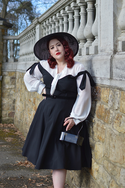 Plus size pinup Miss Amy May models the black Prairie swing dress and black cartwheel sun hat by Unique Vintage for a fit and sizing review