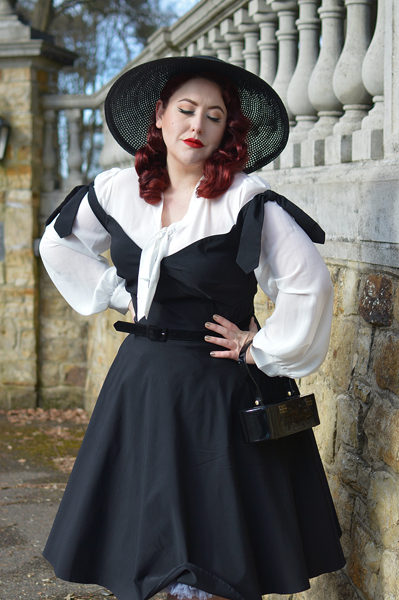 Plus size pinup Miss Amy May models the black Prairie swing dress and black cartwheel sun hat by Unique Vintage for a fit and sizing review