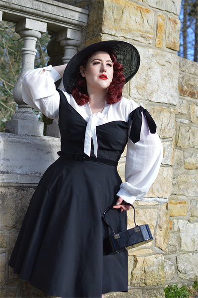 Plus size pinup Miss Amy May models the black Prairie swing dress and black cartwheel sun hat by Unique Vintage for a fit and sizing review