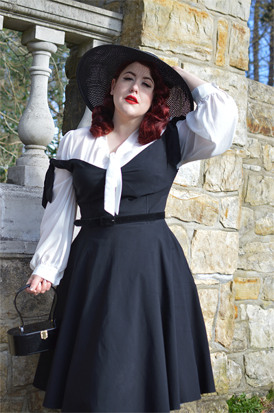 Plus size pinup Miss Amy May models the black Prairie swing dress and black cartwheel sun hat by Unique Vintage for a fit and sizing review