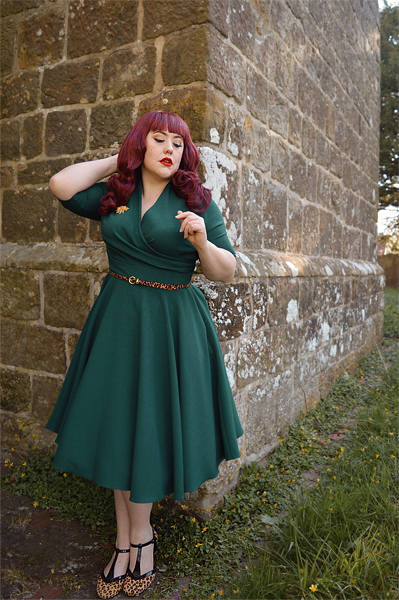 Plus size pinup Miss Amy May modelling the forest green Leyla midi swing dress by The Pretty Dress company for a fit and sizing review