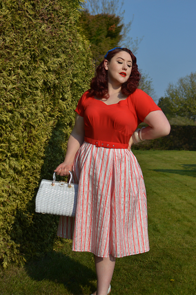 Plus size pinup Miss Amy May models the Mona-Rose dress by Miss Candyfloss for a fit and sizing review