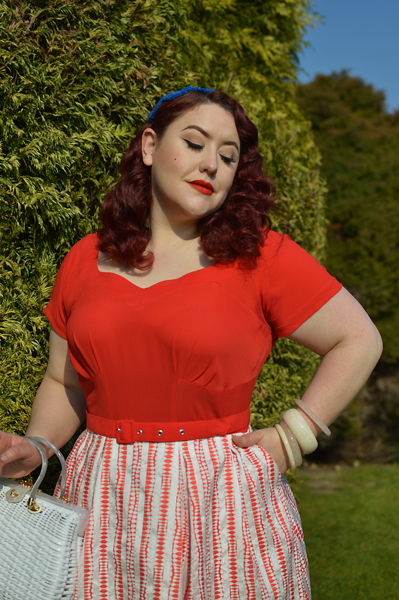 Plus size pinup Miss Amy May models the Mona-Rose dress by Miss Candyfloss for a fit and sizing review
