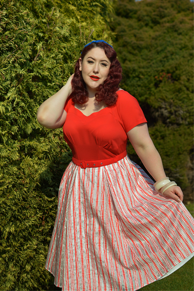 Plus size pinup Miss Amy May models the Mona-Rose dress by Miss Candyfloss for a fit and sizing review