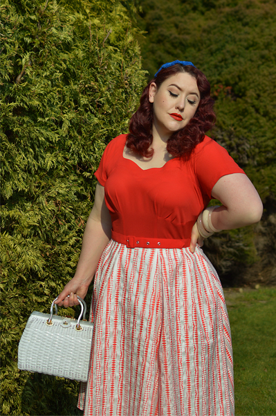 Plus size pinup Miss Amy May models the Mona-Rose dress by Miss Candyfloss for a fit and sizing review