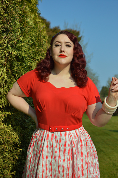Plus size pinup Miss Amy May models the Mona-Rose dress by Miss Candyfloss for a fit and sizing review