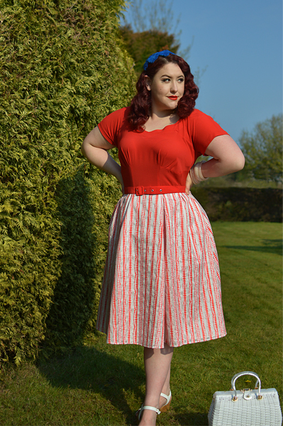 Plus size pinup Miss Amy May models the Mona-Rose dress by Miss Candyfloss for a fit and sizing review