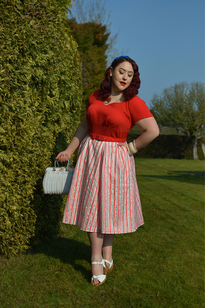 Plus size pinup Miss Amy May models the Mona-Rose dress by Miss Candyfloss for a fit and sizing review