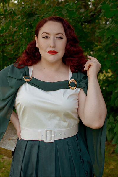 Plus size pinup Miss Amy May models the Cheryl colourblock dress by Collectif bought from Unique Vintage for a fit and size review